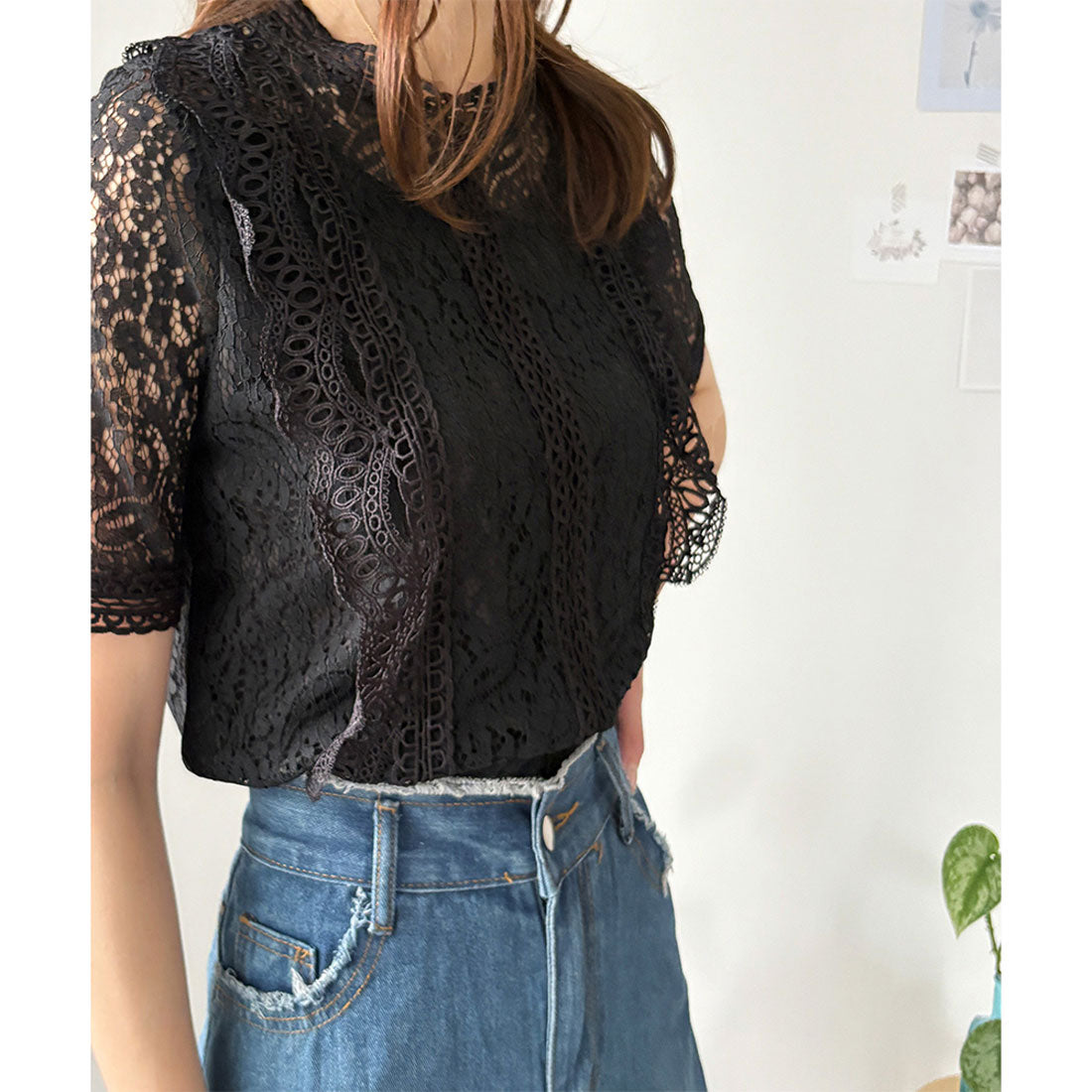 デューリリー Dewlily ラウンドネック半袖レースシャツ レディース 韓国 カジュアル 半袖 トップス かわいい おしゃれ 着回し お出かけ 透け感 抜け感 上品 春 夏 花柄 （ブラック） ブラック