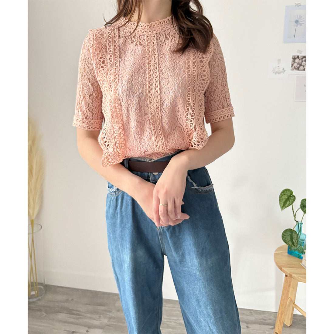 デューリリー Dewlily ラウンドネック半袖レースシャツ レディース 韓国 カジュアル 半袖 トップス かわいい おしゃれ 着回し お出かけ 透け感 抜け感 上品 春 夏 花柄 （ブラック） ブラック