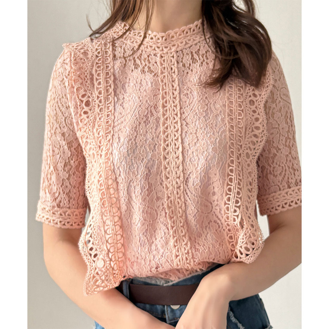 デューリリー Dewlily ラウンドネック半袖レースシャツ レディース 韓国 カジュアル 半袖 トップス かわいい おしゃれ 着回し お出かけ 透け感 抜け感 上品 春 夏 花柄 （ピンク） ピンク