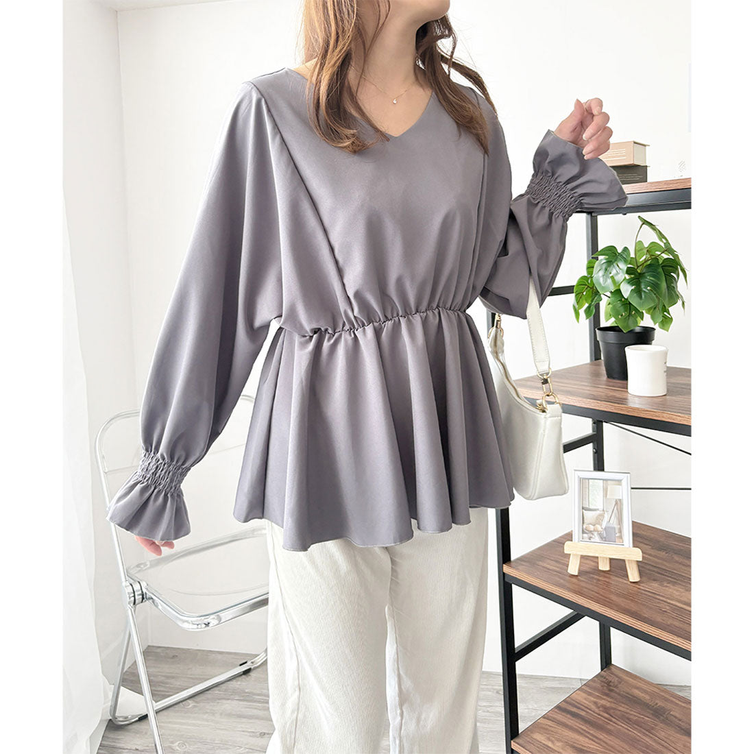 デューリリー Dewlily Vネックギャザーブラウス レディース 韓国 ギャザー 長袖 シャツ シンプル 大人 上品 カジュアル ゆったり 無地 春 夏 秋 トップス おしゃれ （ブラック） ブラック