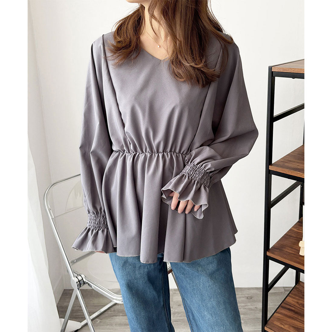 デューリリー Dewlily Vネックギャザーブラウス レディース 韓国 ギャザー 長袖 シャツ シンプル 大人 上品 カジュアル ゆったり 無地 春 夏 秋 トップス おしゃれ （ブラック） ブラック