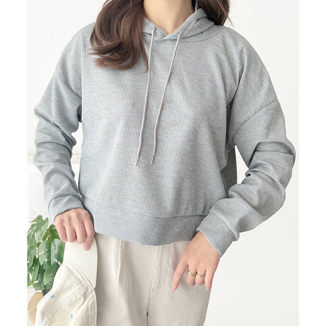 デューリリー Dewlily フード付きプルオーバー 韓国 ファッション レディース 春夏 着回し フーディー 長袖 ワッフル生地 軽量 季節感 体型カバー 通勤 カジュアル （ホワイト） ホワイト