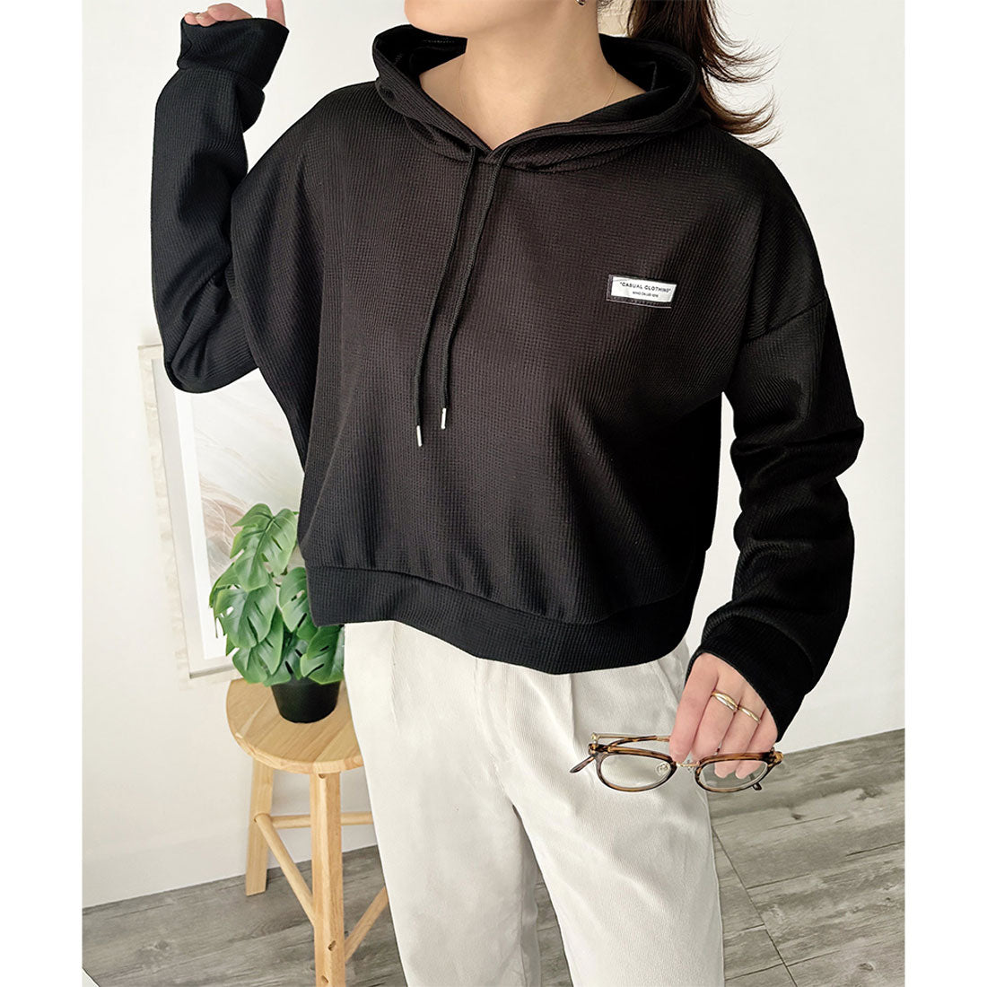 デューリリー Dewlily フード付きプルオーバー 韓国 ファッション レディース 春夏 着回し フーディー 長袖 ワッフル生地 軽量 季節感 体型カバー 通勤 カジュアル （ホワイト） ホワイト