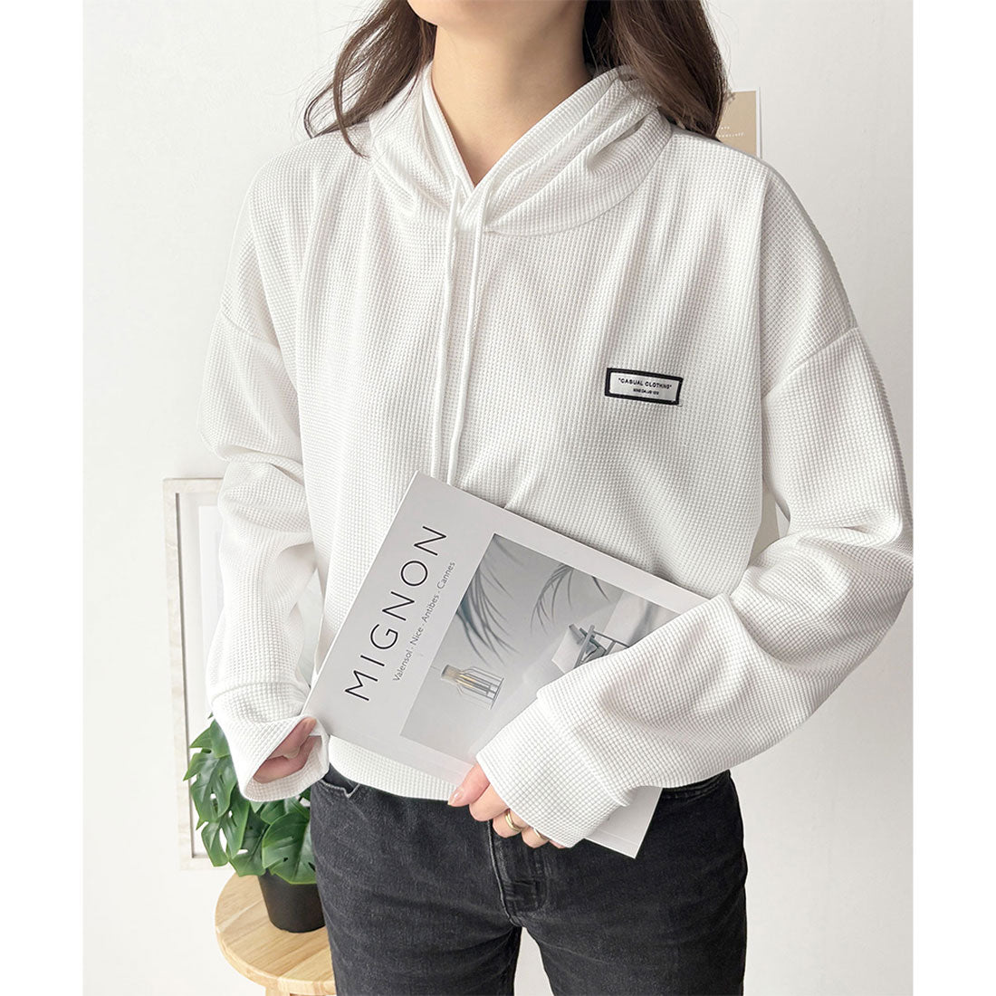 デューリリー Dewlily フード付きプルオーバー 韓国 ファッション レディース 春夏 着回し フーディー 長袖 ワッフル生地 軽量 季節感 体型カバー 通勤 カジュアル （ホワイト） ホワイト