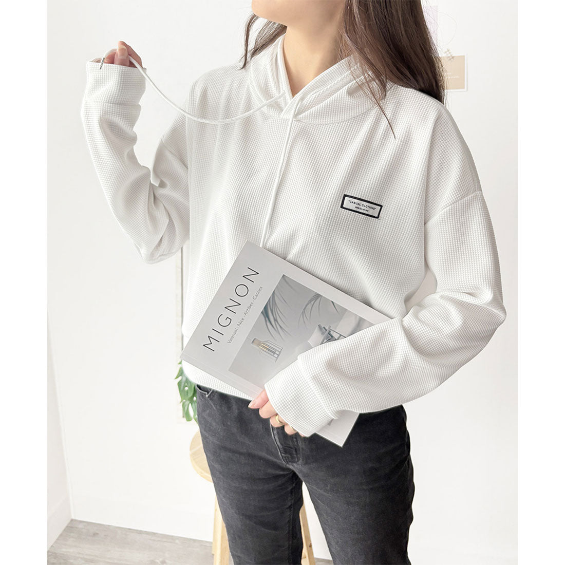 デューリリー Dewlily フード付きプルオーバー 韓国 ファッション レディース 春夏 着回し フーディー 長袖 ワッフル生地 軽量 季節感 体型カバー 通勤 カジュアル （ホワイト） ホワイト