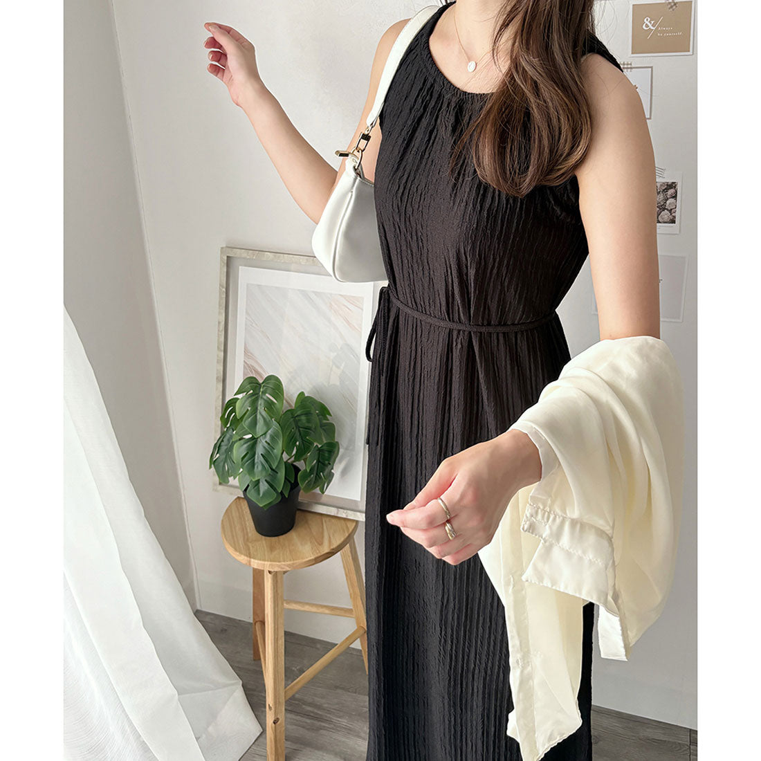 デューリリー Dewlily シャーリングタッチロングワンピース ロング丈 ノースリーブ プリーツ風 一枚コーデ 韓国 ファッション レディース 春夏 着回し 体型カバー （ブラック） ブラック
