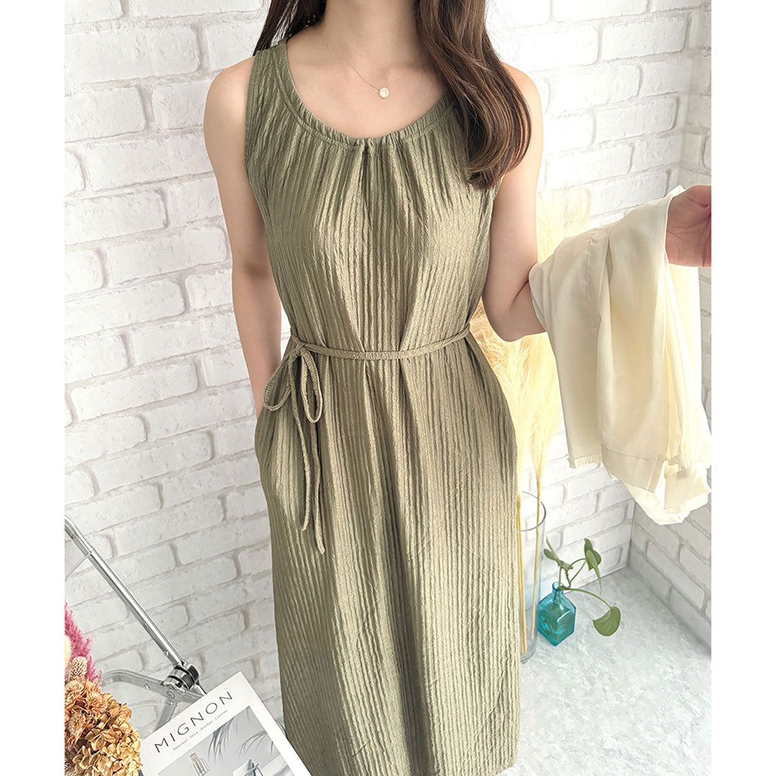 デューリリー Dewlily シャーリングタッチロングワンピース ロング丈 ノースリーブ プリーツ風 一枚コーデ 韓国 ファッション レディース 春夏 着回し 体型カバー （ブラック） ブラック