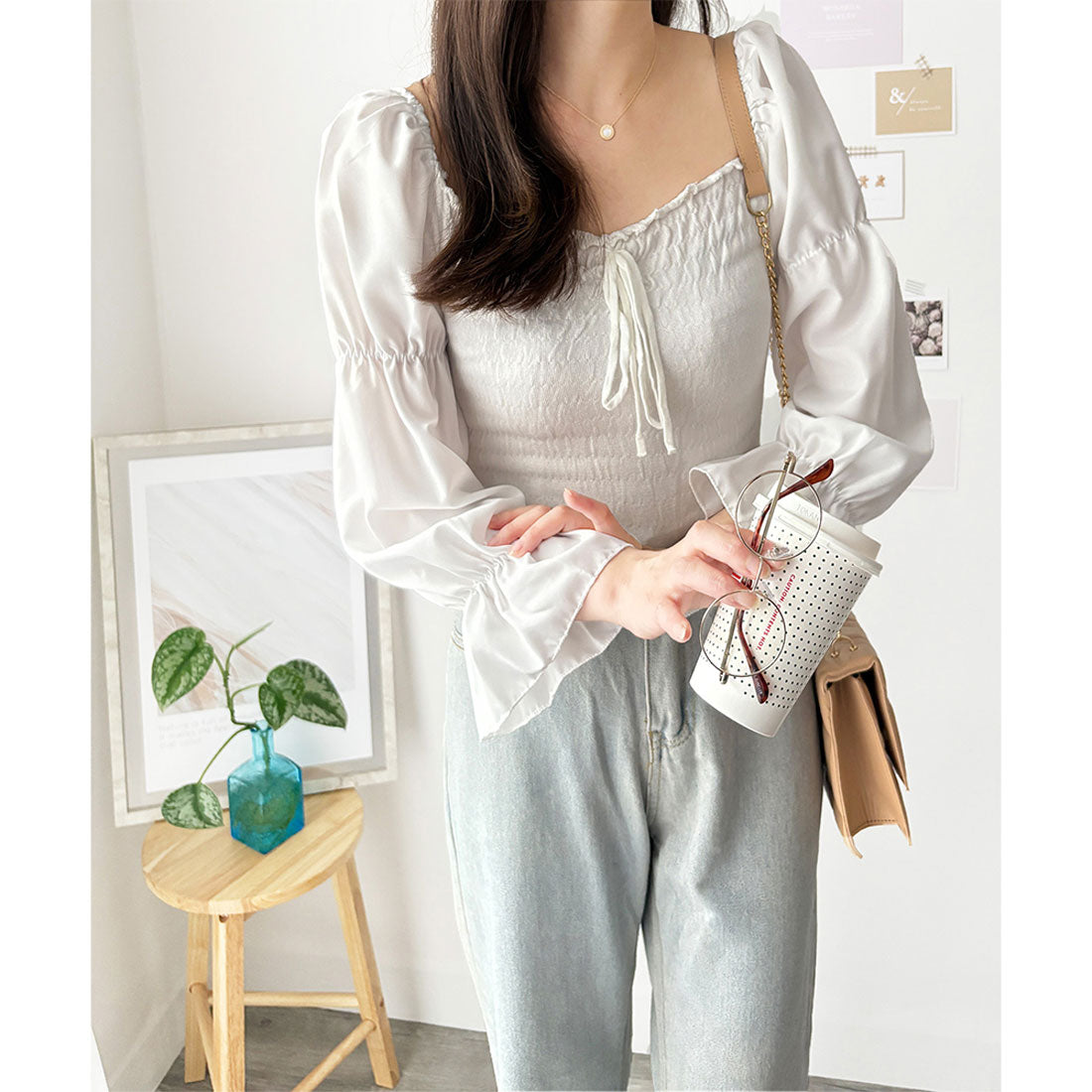 デューリリー Dewlily シャーリングパフスリーブトップス 韓国 ファッション レディース 春夏 着回し 上品 ガーリー フリル ベージュ 体型カバー 通勤 旅行 カジュアル （グリーン） グリーン