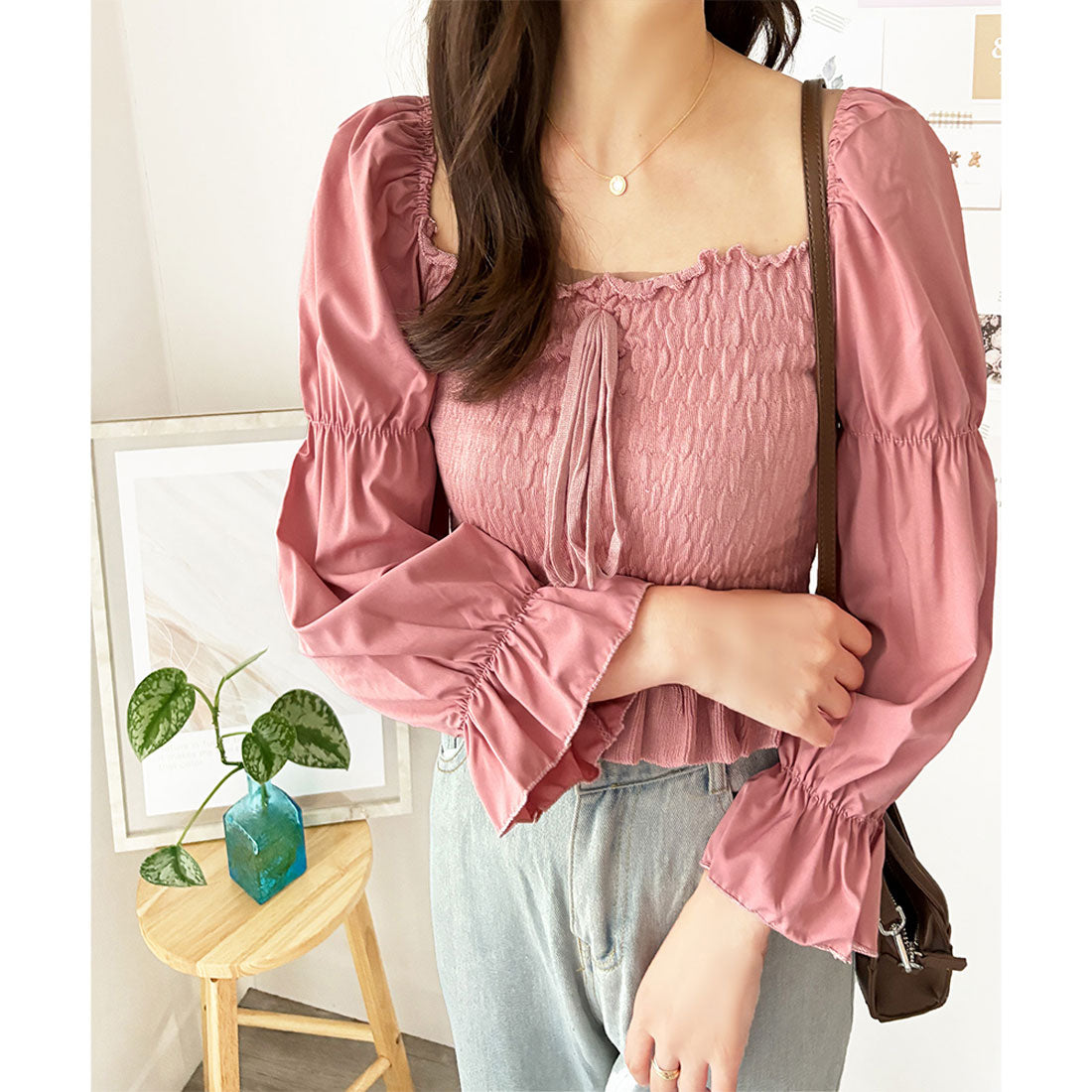 デューリリー Dewlily シャーリングパフスリーブトップス 韓国 ファッション レディース 春夏 着回し 上品 ガーリー フリル ベージュ 体型カバー 通勤 旅行 カジュアル （ピンク） ピンク