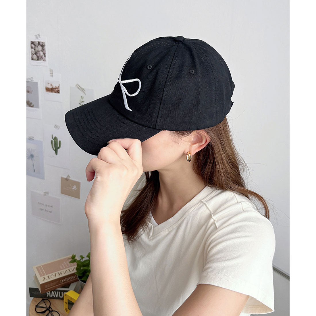 デューリリー Dewlily リボン刺繍キャップ レディース ベースボールキャップ 帽子 韓国ファッション ガーリー 春夏秋冬 日差し避け カジュアル スポーティー ローキャップ （ブラック） ブラック