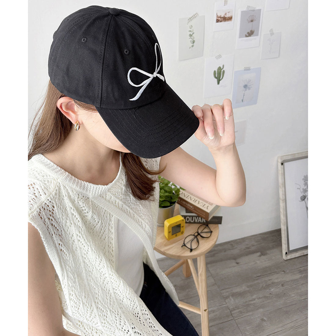 デューリリー Dewlily リボン刺繍キャップ レディース ベースボールキャップ 帽子 韓国ファッション ガーリー 春夏秋冬 日差し避け カジュアル スポーティー ローキャップ （ブラック） ブラック
