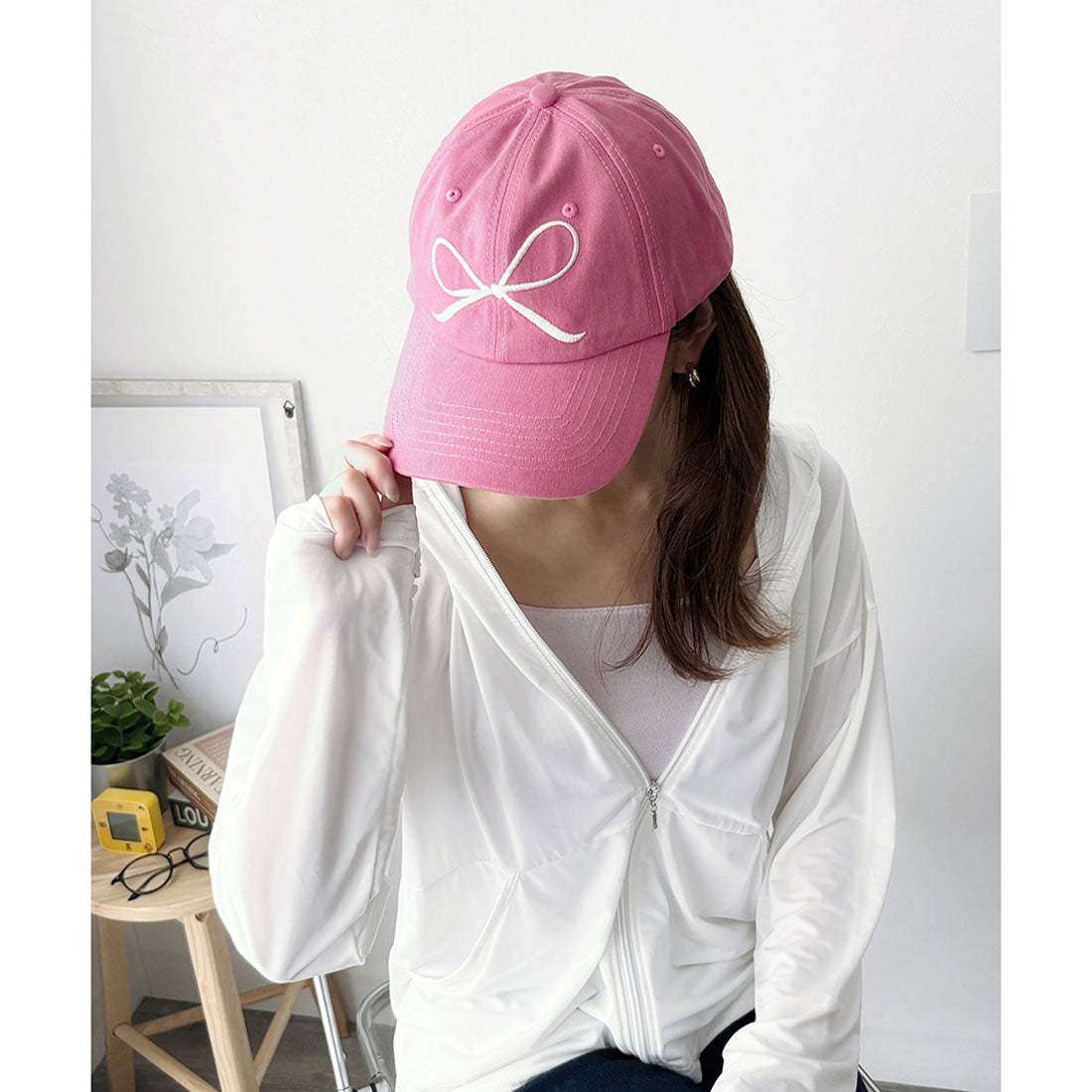 デューリリー Dewlily リボン刺繍キャップ レディース ベースボールキャップ 帽子 韓国ファッション ガーリー 春夏秋冬 日差し避け カジュアル スポーティー ローキャップ （ブラック） ブラック