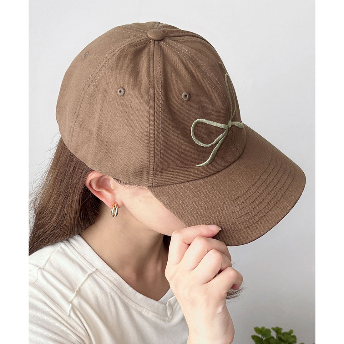 デューリリー Dewlily リボン刺繍キャップ レディース ベースボールキャップ 帽子 韓国ファッション ガーリー 春夏秋冬 日差し避け カジュアル スポーティー ローキャップ （ブラウン） ブラウン
