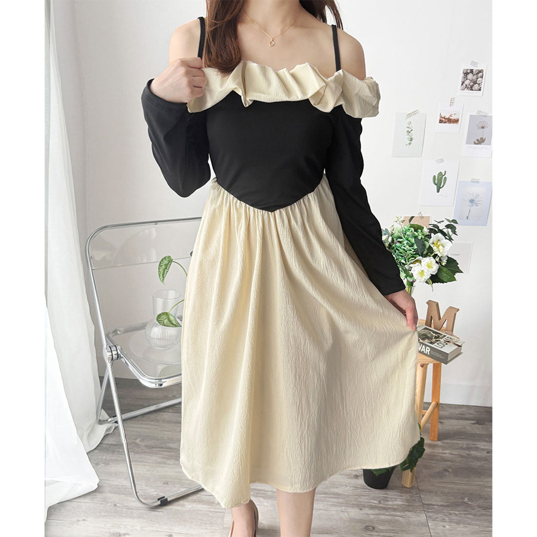 デューリリー Dewlily フリルオフショルダーワンピース レディース ロング丈 バイカラー 長袖ドレス 肩見せ 大人可愛い 韓国風 上品 フレア 春夏秋 デート 配色 おしゃれ （アイボリー） アイボリー
