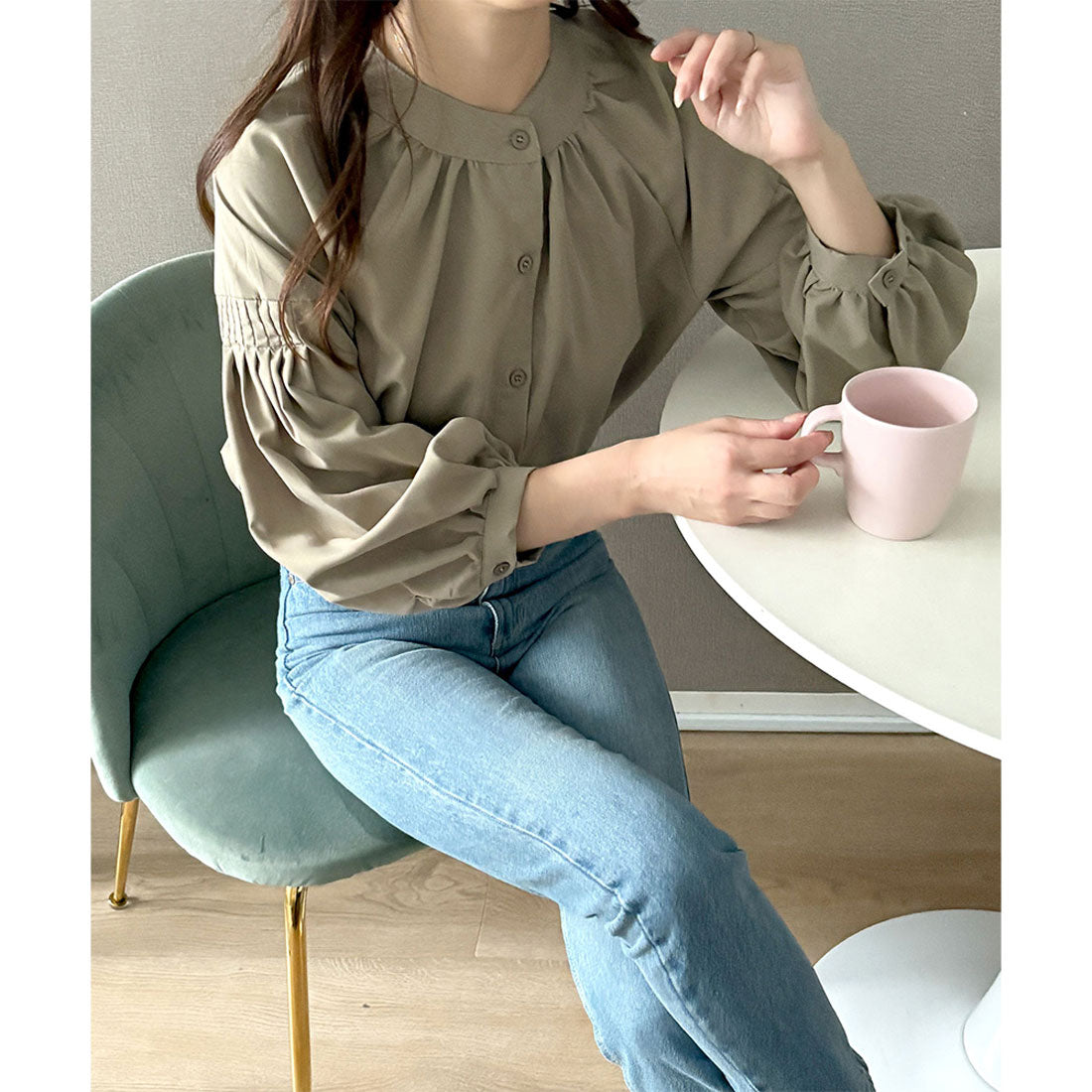 デューリリー Dewlily リラックスパフスリーブブラウス 体型カバー 長袖 ギャザー デイリー着回し 大人可愛い 上品きれいめ シンプル 無地 トップス 白 オフィス 韓国 （ブラック） ブラック
