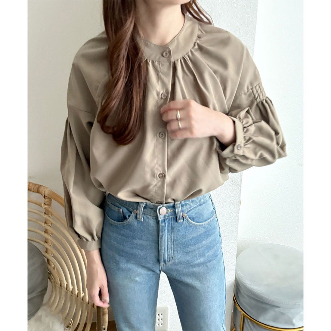 デューリリー Dewlily リラックスパフスリーブブラウス 体型カバー 長袖 ギャザー デイリー着回し 大人可愛い 上品きれいめ シンプル 無地 トップス 白 オフィス 韓国 （ブラック） ブラック