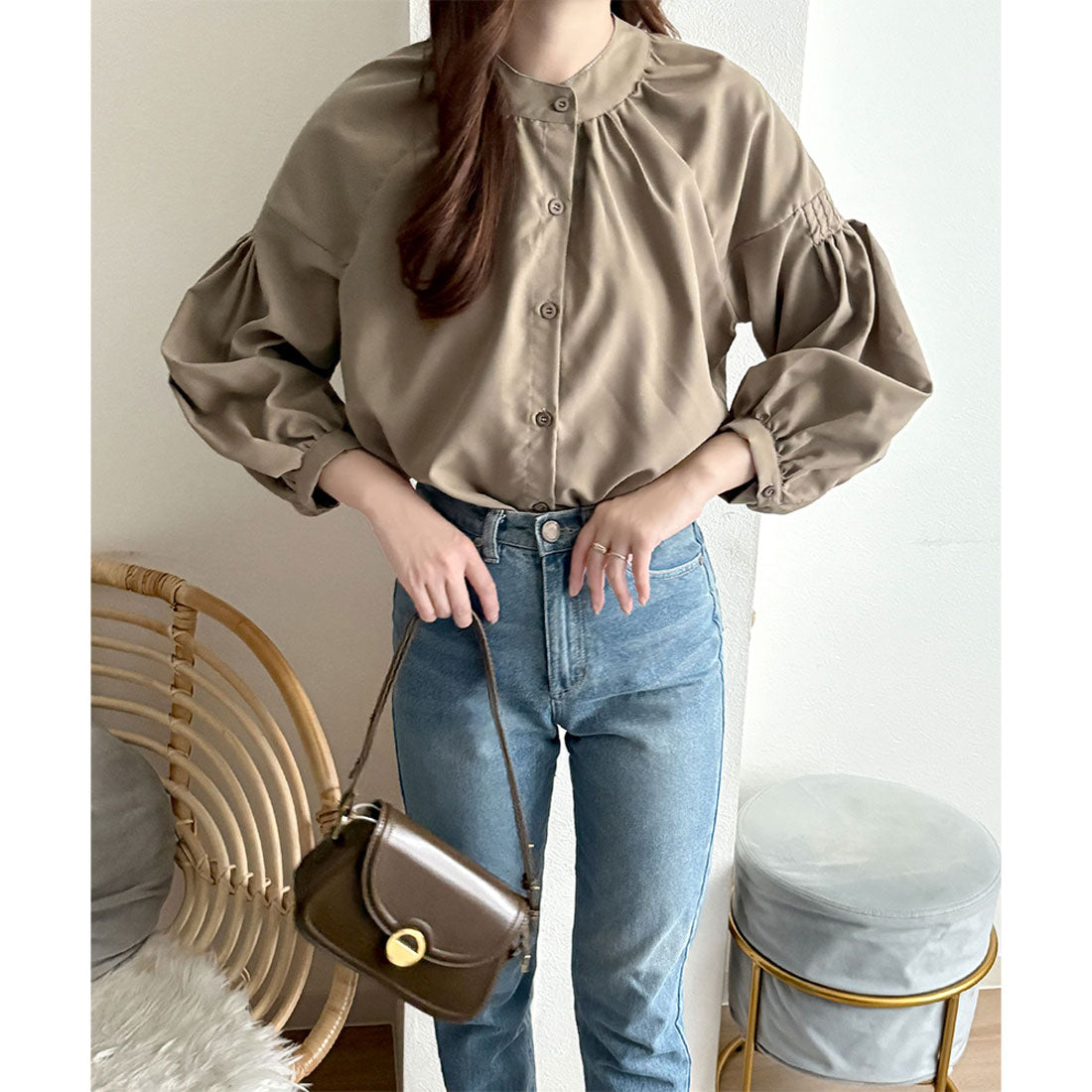 デューリリー Dewlily リラックスパフスリーブブラウス 体型カバー 長袖 ギャザー デイリー着回し 大人可愛い 上品きれいめ シンプル 無地 トップス 白 オフィス 韓国 （ブラック） ブラック