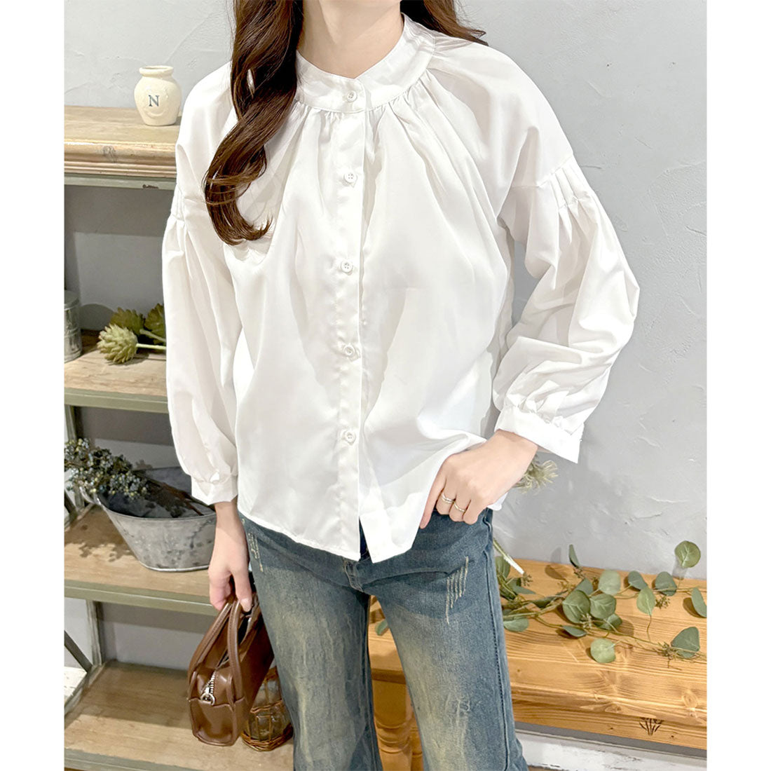 デューリリー Dewlily リラックスパフスリーブブラウス 体型カバー 長袖 ギャザー デイリー着回し 大人可愛い 上品きれいめ シンプル 無地 トップス 白 オフィス 韓国 （ホワイト） ホワイト