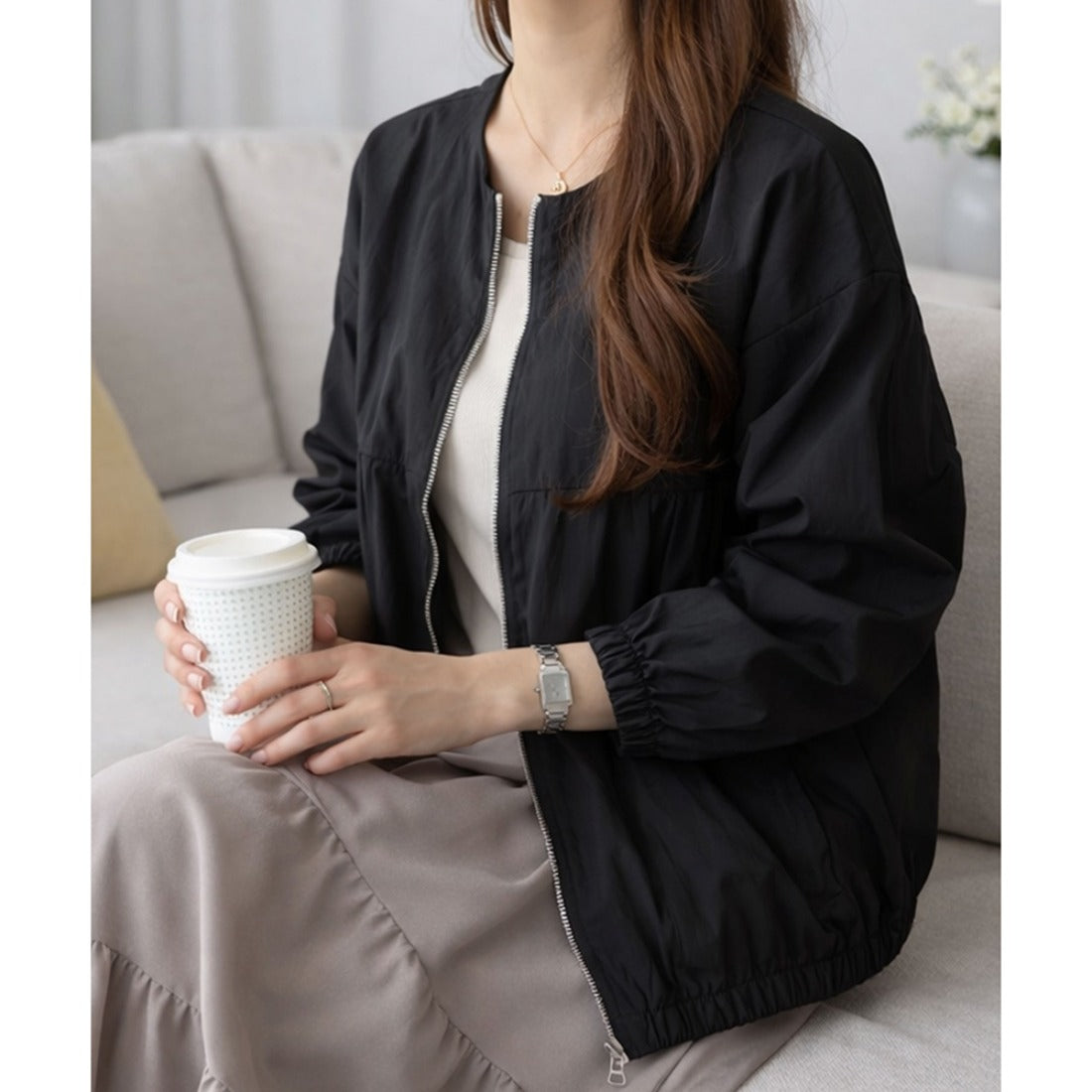 デューリリー Dewlily ノーカラーライトブルゾン レディース 長袖 軽量 羽織り きれいめ 上品 ギャザー シンプル 通勤 オフィス カジュアル アウター こなれ 大人可愛い （アイボリー） アイボリー