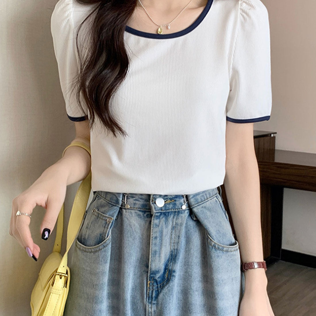 デューリリー Dewlily バイカラーTシャツ 韓国ファッション 10代 20代 30代 カジュアル シンプル 無地 おしゃれ きれいめ 大人 上品 パイピング （ホワイト） ホワイト