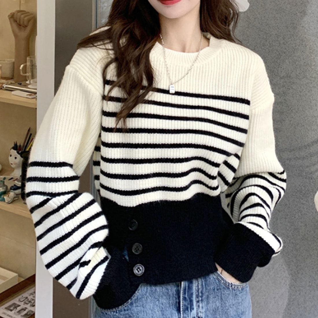 デューリリー Dewlily ボーダーニット 秋 冬 韓国ファッション 10代 20代 30代 レディース 可愛い 大人カジュアル シンプル 白 黒 モノトーンコーデ 長袖,ホワイト