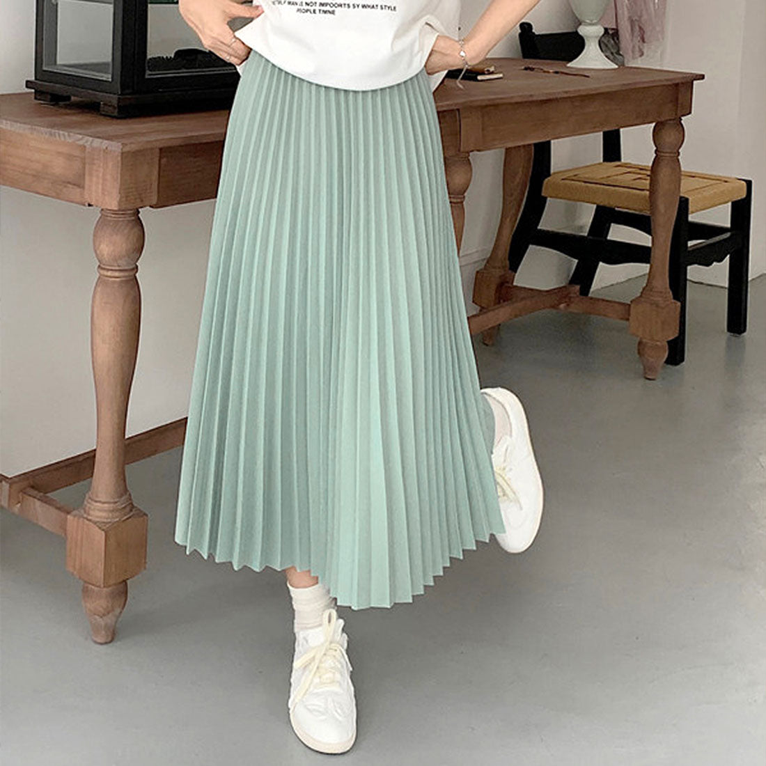 デューリリー Dewlily ロングプリーツスカート レディース 10代 20代 30代 韓国ファッション カジュアル 春 夏 秋 可愛い おしゃれ Aライン 黒 シンプル ゴム