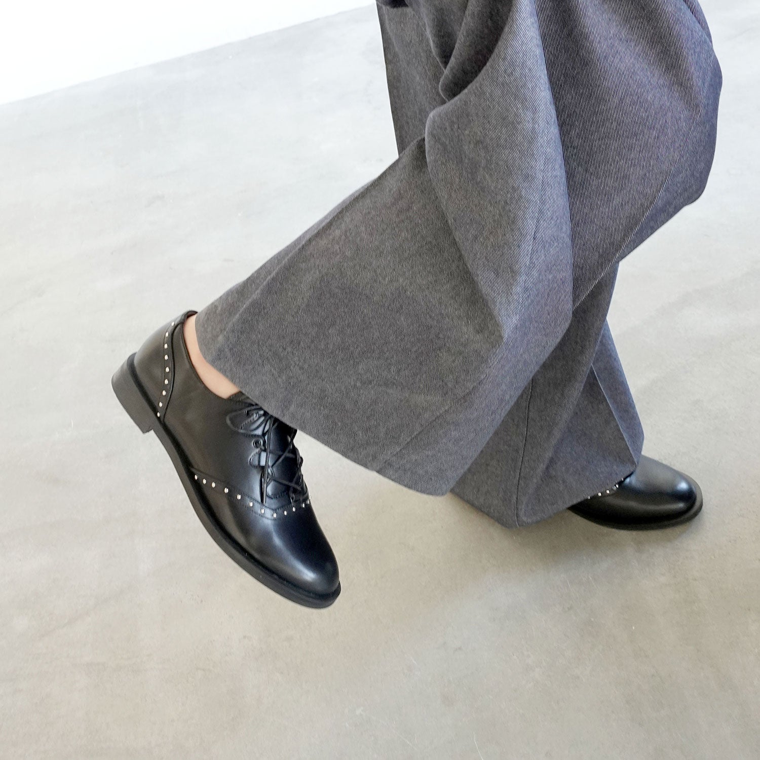 Daniella & GEMMA 【Rain Compatible】 Micro Studded Lace-Up Shoes