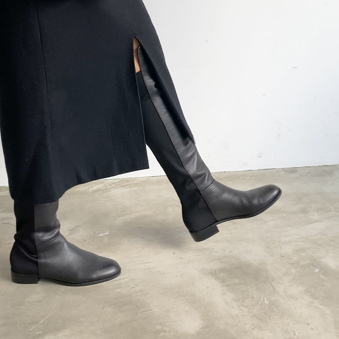 Daniella &amp; GEMMA [Akiko Kizu × Daniella &amp; GEMMA] Back stretch knee-high boots