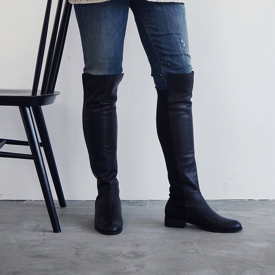Daniella &amp; GEMMA [Akiko Kizu × Daniella &amp; GEMMA] Back stretch knee-high boots
