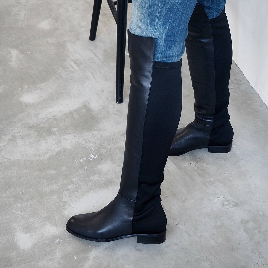 Daniella &amp; GEMMA [Akiko Kizu × Daniella &amp; GEMMA] Back stretch knee-high boots