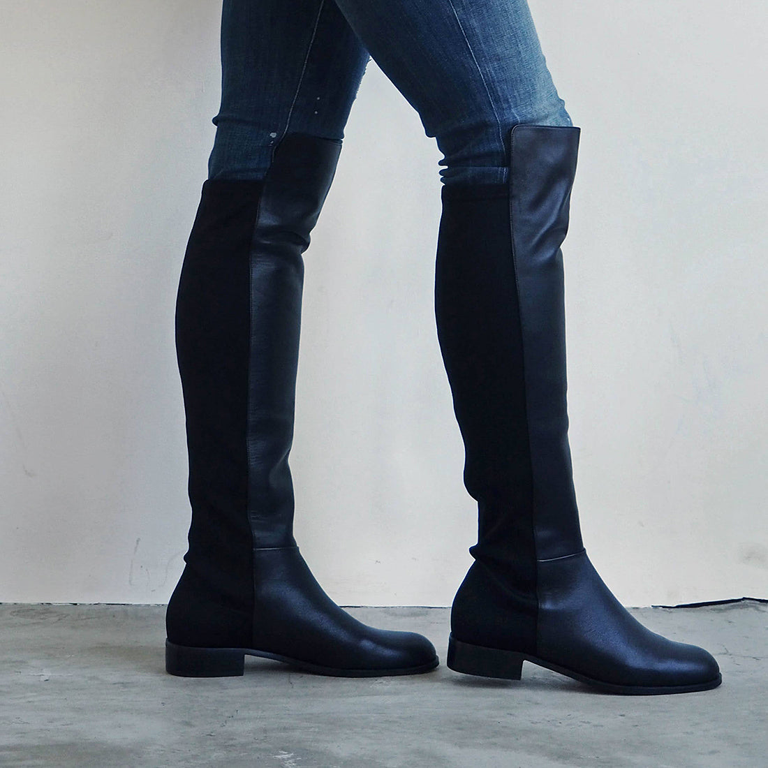 Daniella &amp; GEMMA [Akiko Kizu × Daniella &amp; GEMMA] Back stretch knee-high boots