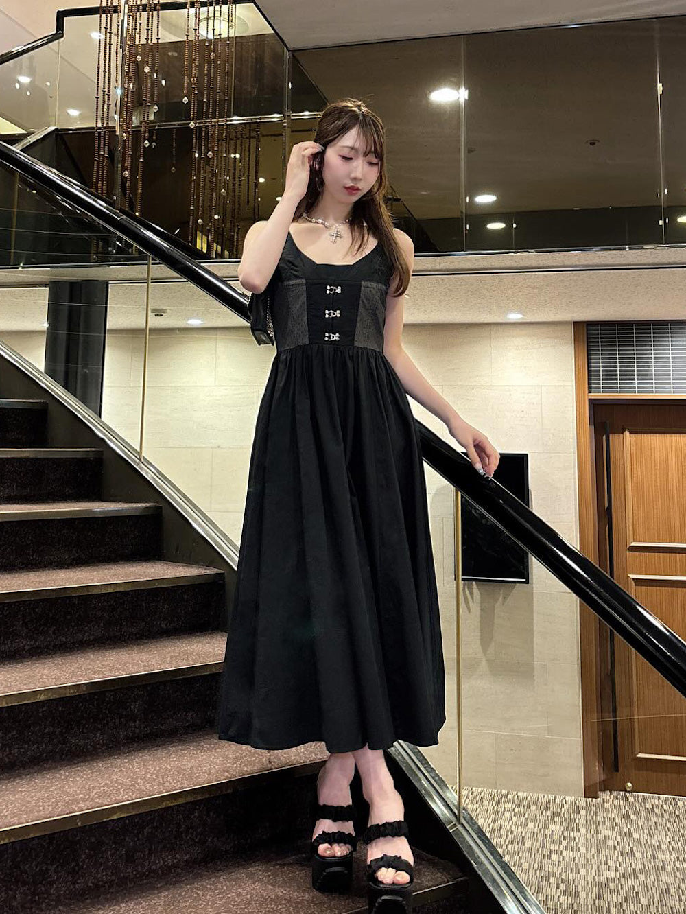 ダーリッチ Darich サテンプラットフォームサンダル （ブラック） ブラック