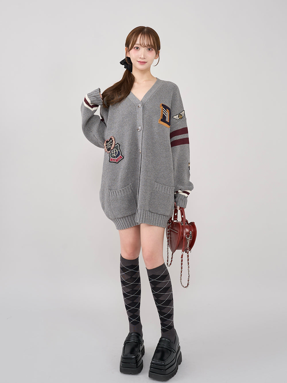 ダーリッチ Darich カレッジワッペンVネックニットカーディガン （グレー） グレー