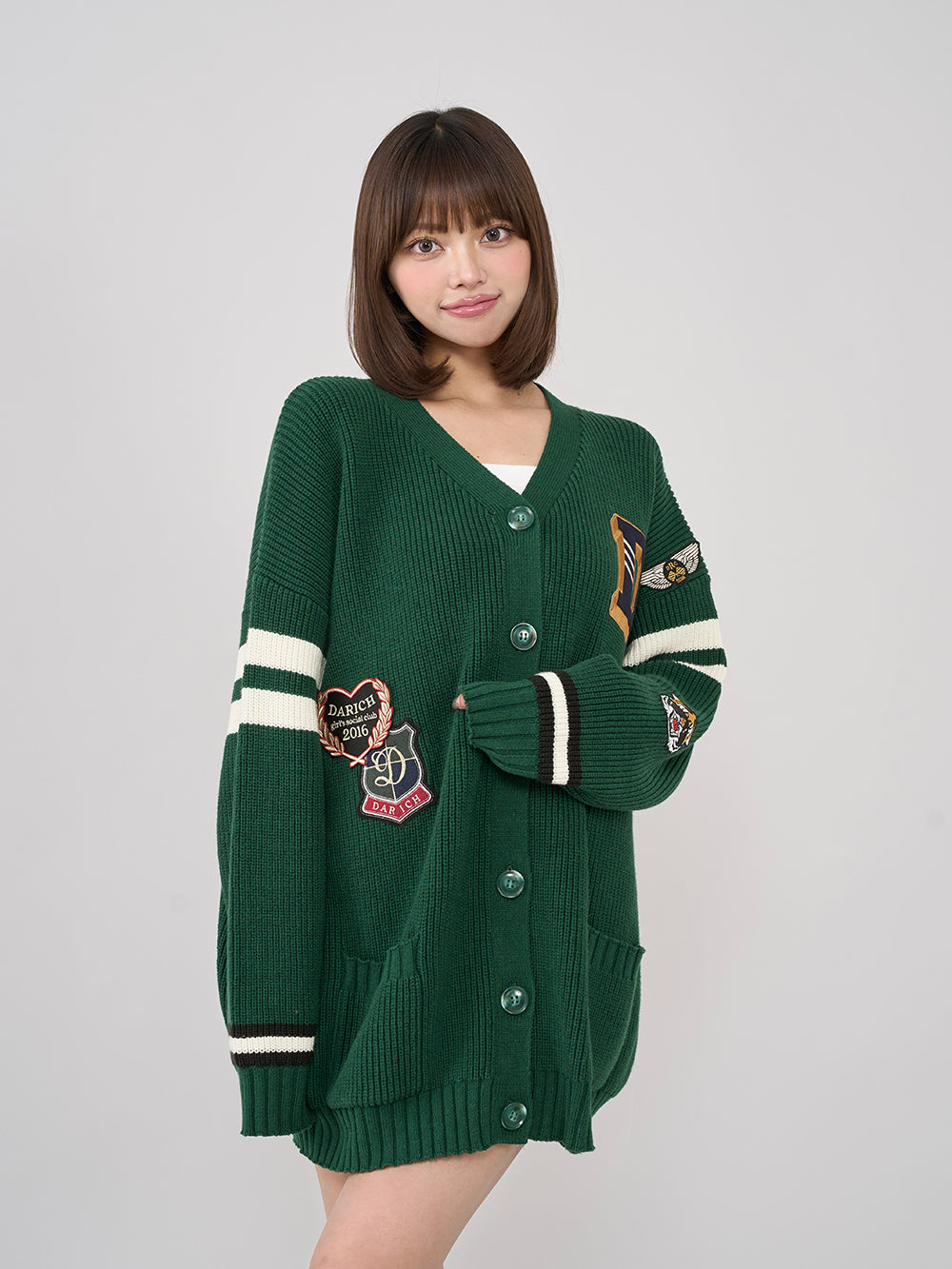 ダーリッチ Darich カレッジワッペンVネックニットカーディガン （グリーン） グリーン