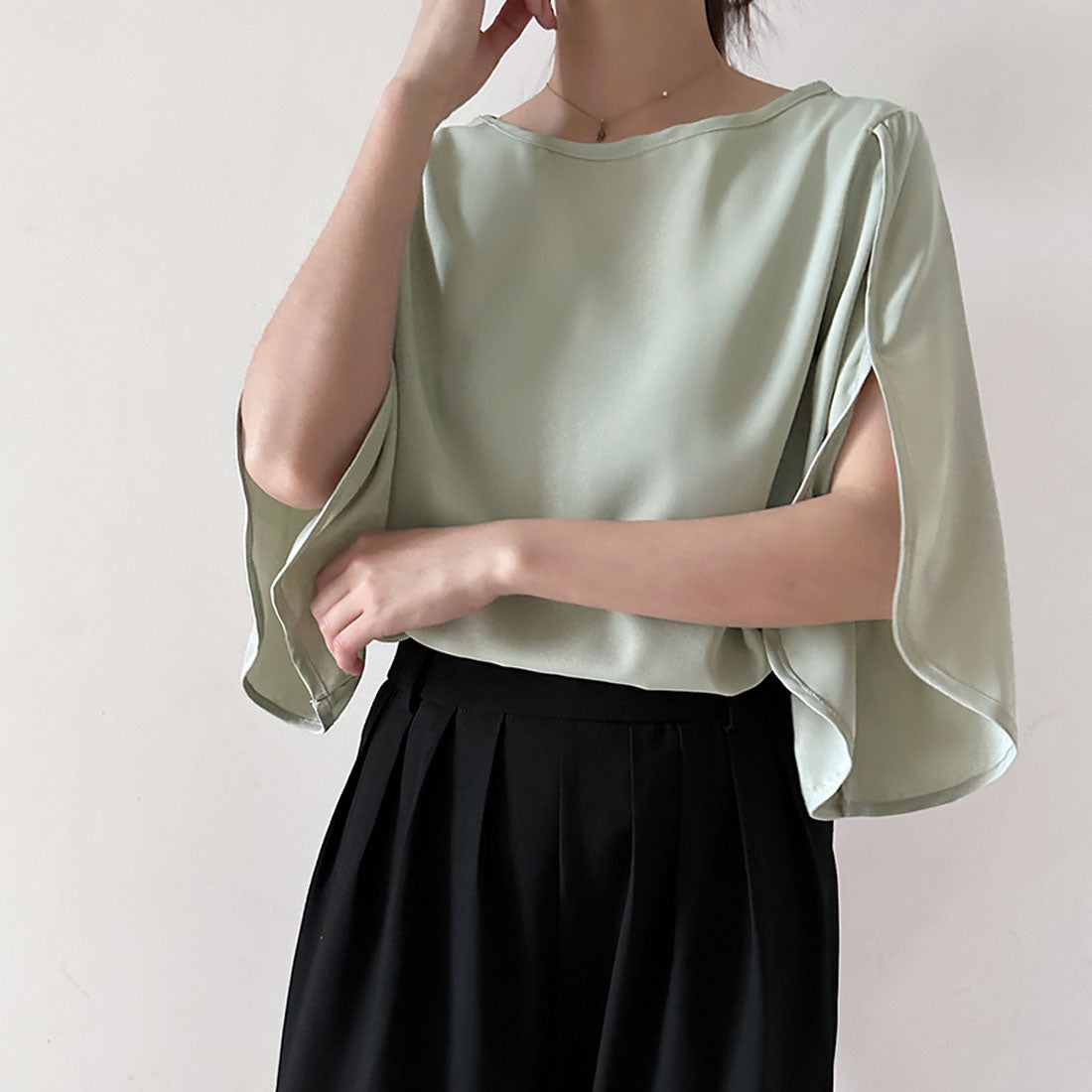 ドゥー ベル Doux Belle 袖フレア ブラウス シャツ （ブラック） ブラック