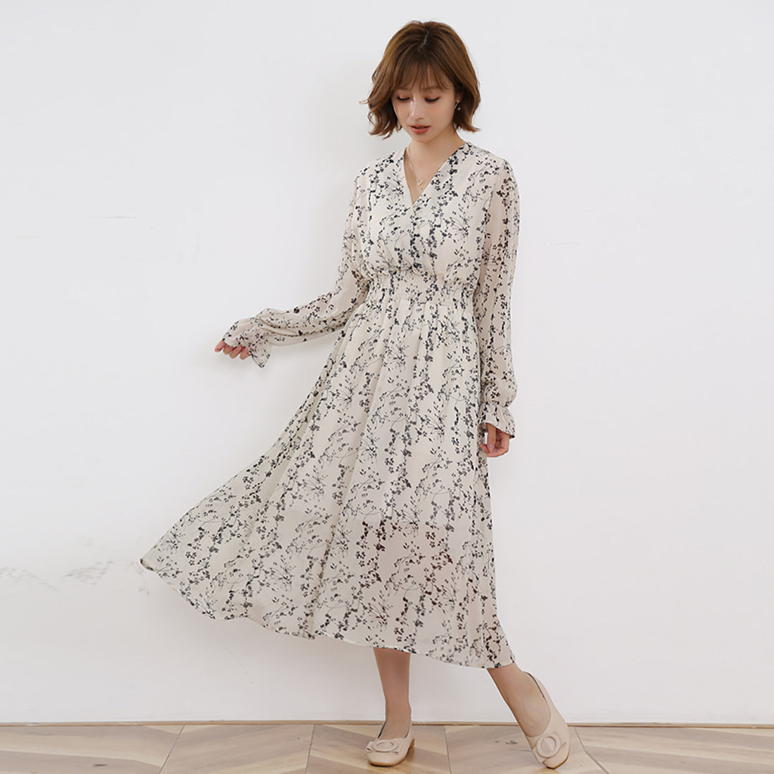ドゥー ベル Doux Belle マキシワンピース レディース  花柄 Vネック パフスリーブ ロング丈 ひざ下 五分袖 長袖