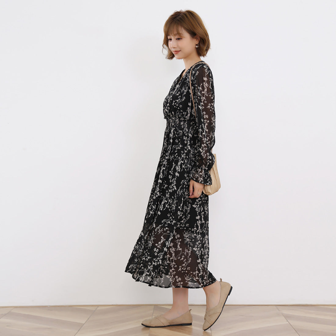 ドゥー ベル Doux Belle マキシワンピース レディース  花柄 Vネック パフスリーブ ロング丈 ひざ下 五分袖 長袖