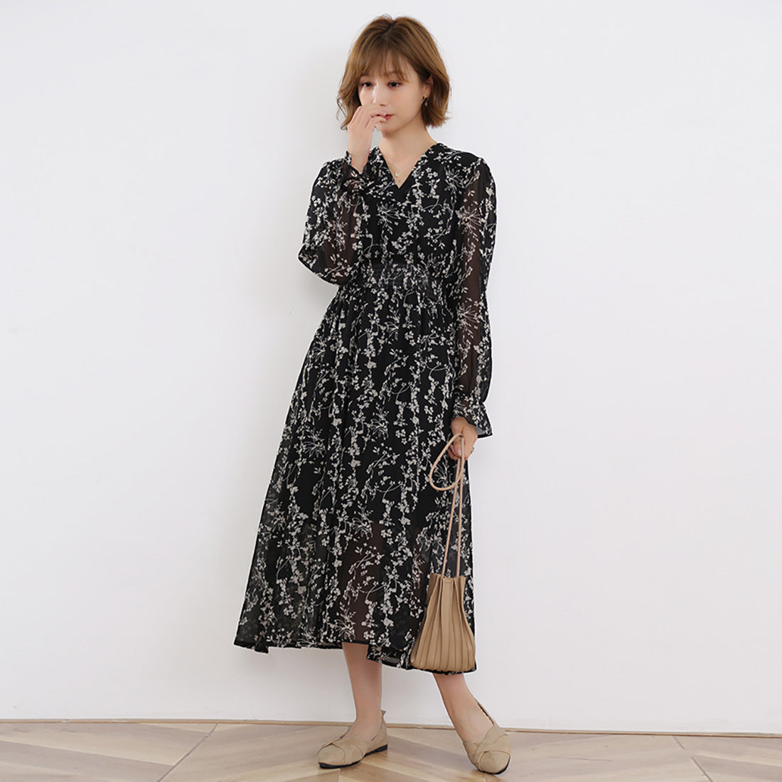 ドゥー ベル Doux Belle マキシワンピース レディース  花柄 Vネック パフスリーブ ロング丈 ひざ下 五分袖 長袖