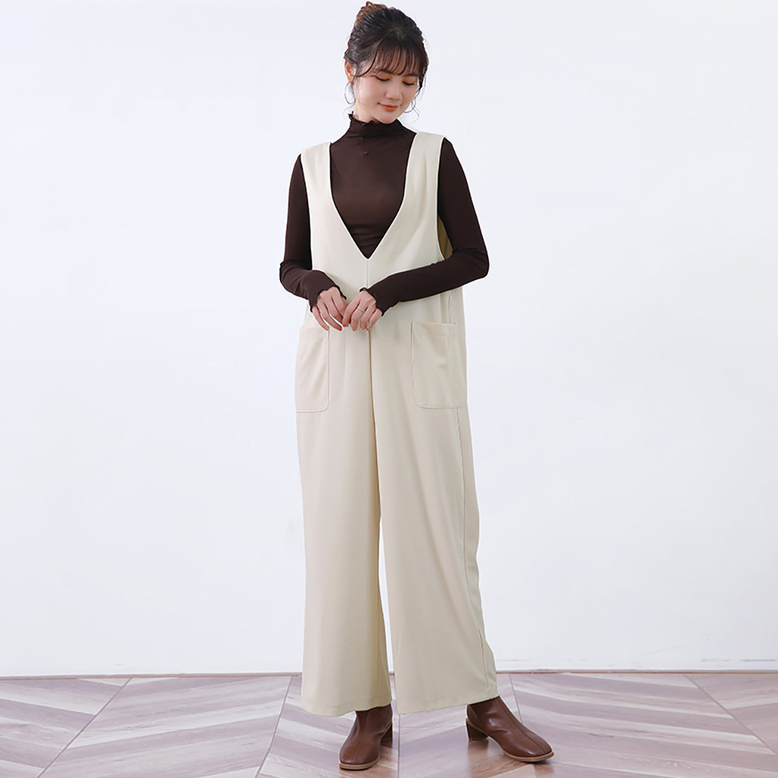 ドゥー ベル Doux Belle 秋新作 オールインワン レディース サロペット  マキシ丈 ロング丈 ゆったり 体型カバー vネック （ベージュ） ベージュ