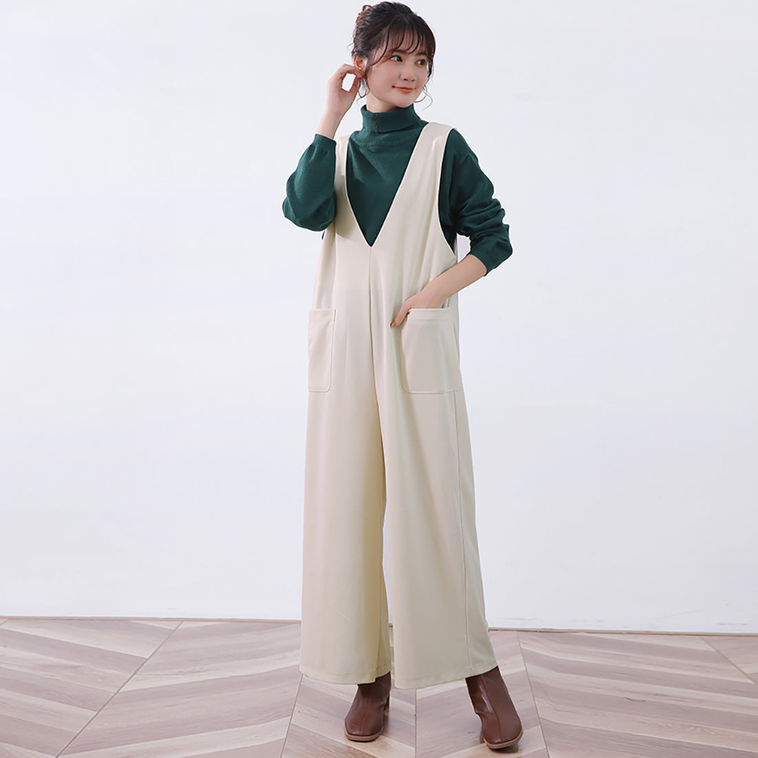 ドゥー ベル Doux Belle 秋新作 オールインワン レディース サロペット  マキシ丈 ロング丈 ゆったり 体型カバー vネック （ベージュ） ベージュ