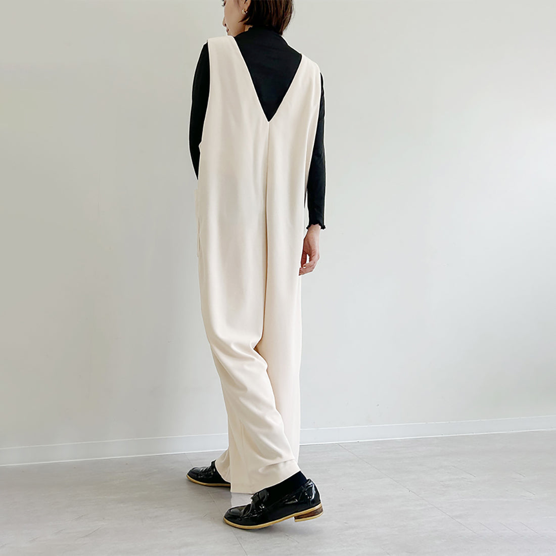 ドゥー ベル Doux Belle 秋新作 オールインワン レディース サロペット  マキシ丈 ロング丈 ゆったり 体型カバー vネック （ベージュ） ベージュ