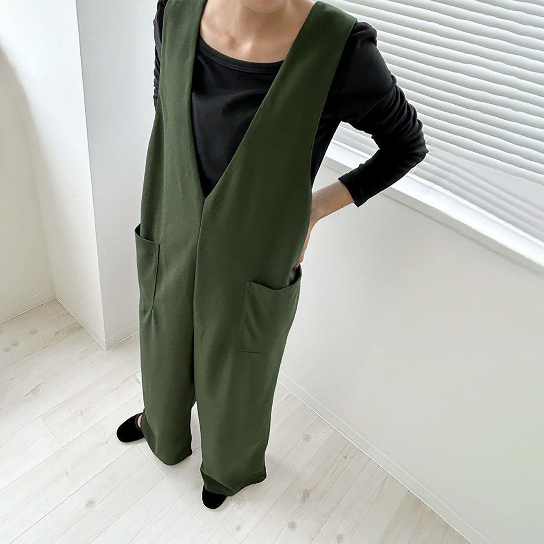 ドゥー ベル Doux Belle 秋新作 オールインワン レディース サロペット  マキシ丈 ロング丈 ゆったり 体型カバー vネック （ベージュ） ベージュ