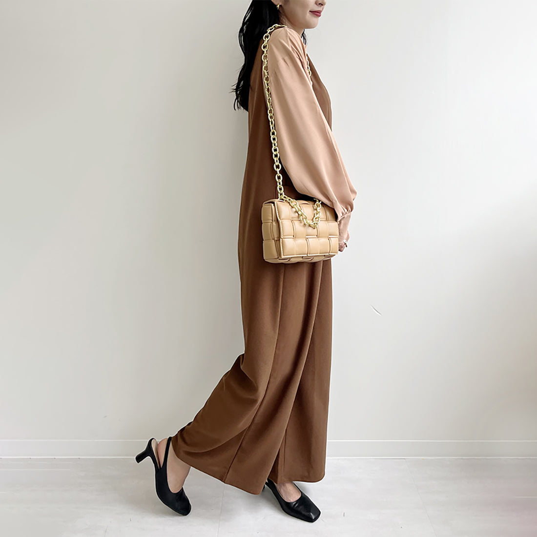 ドゥー ベル Doux Belle 秋新作 オールインワン レディース サロペット  マキシ丈 ロング丈 ゆったり 体型カバー vネック （ベージュ） ベージュ