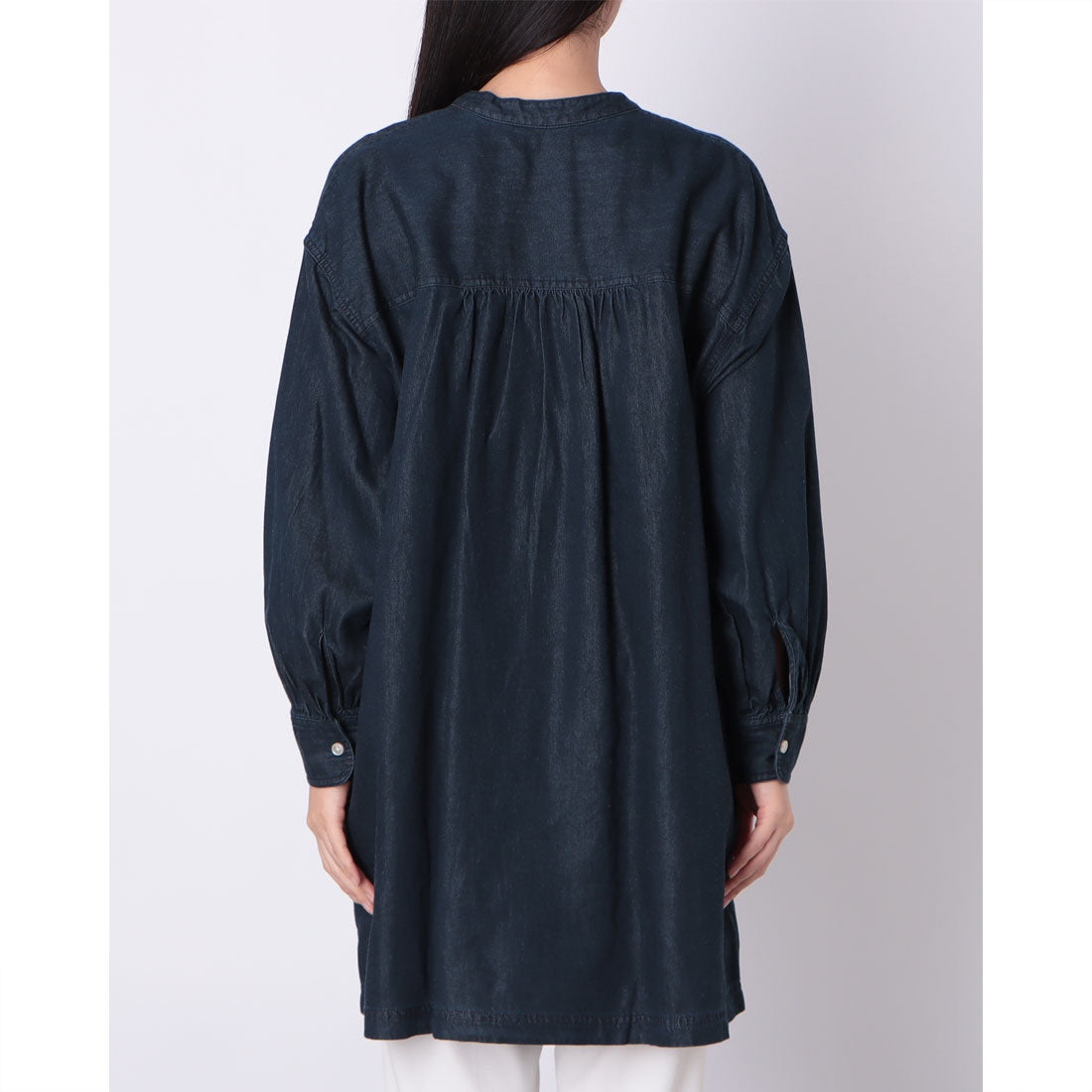 ドゥクラッセ DoCLASSE ドレープデニム・ノーカラーロングシャツ （インディゴ） インディゴ