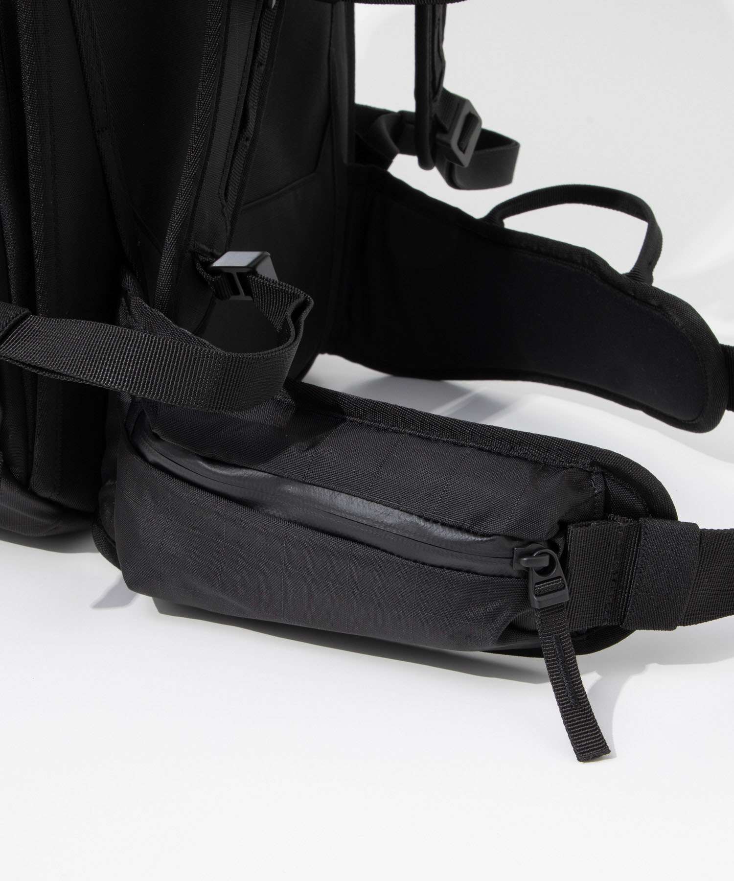 ディービー Db ディービー Db Journey Backcountry バックカントリー Backpack 25L バックパック 1000181 リュックサック ユニセックス バッグ （BLACK OUT/ブラックアウト） BLACK OUT/ブラックアウト