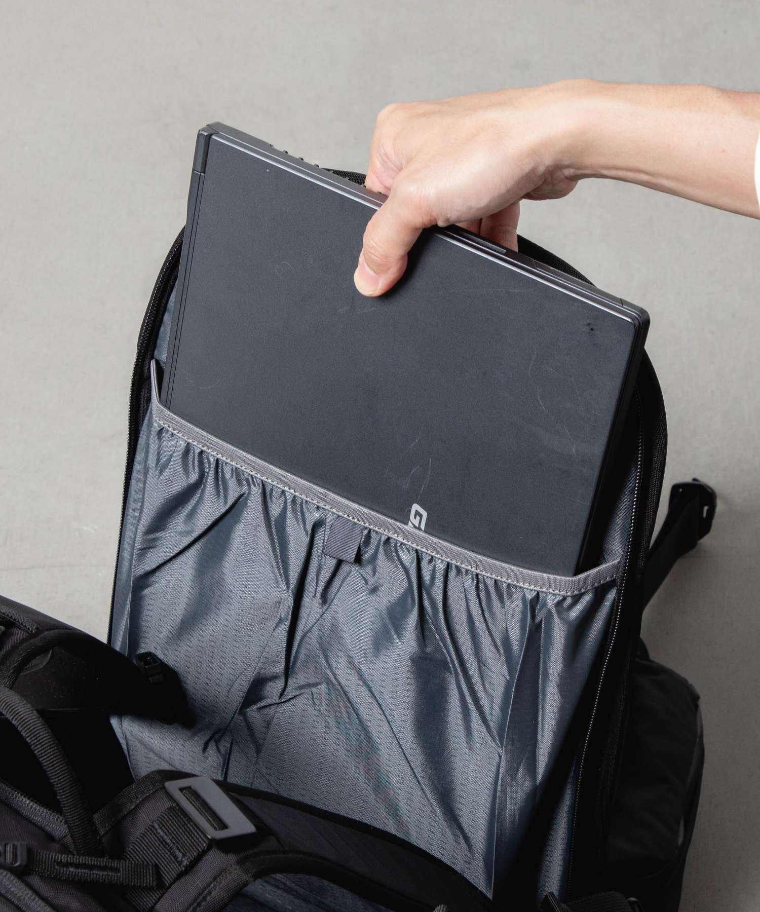 ディービー Db ディービー Db Journey Backcountry バックカントリー Backpack 25L バックパック 1000181 リュックサック ユニセックス バッグ （BLACK OUT/ブラックアウト） BLACK OUT/ブラックアウト