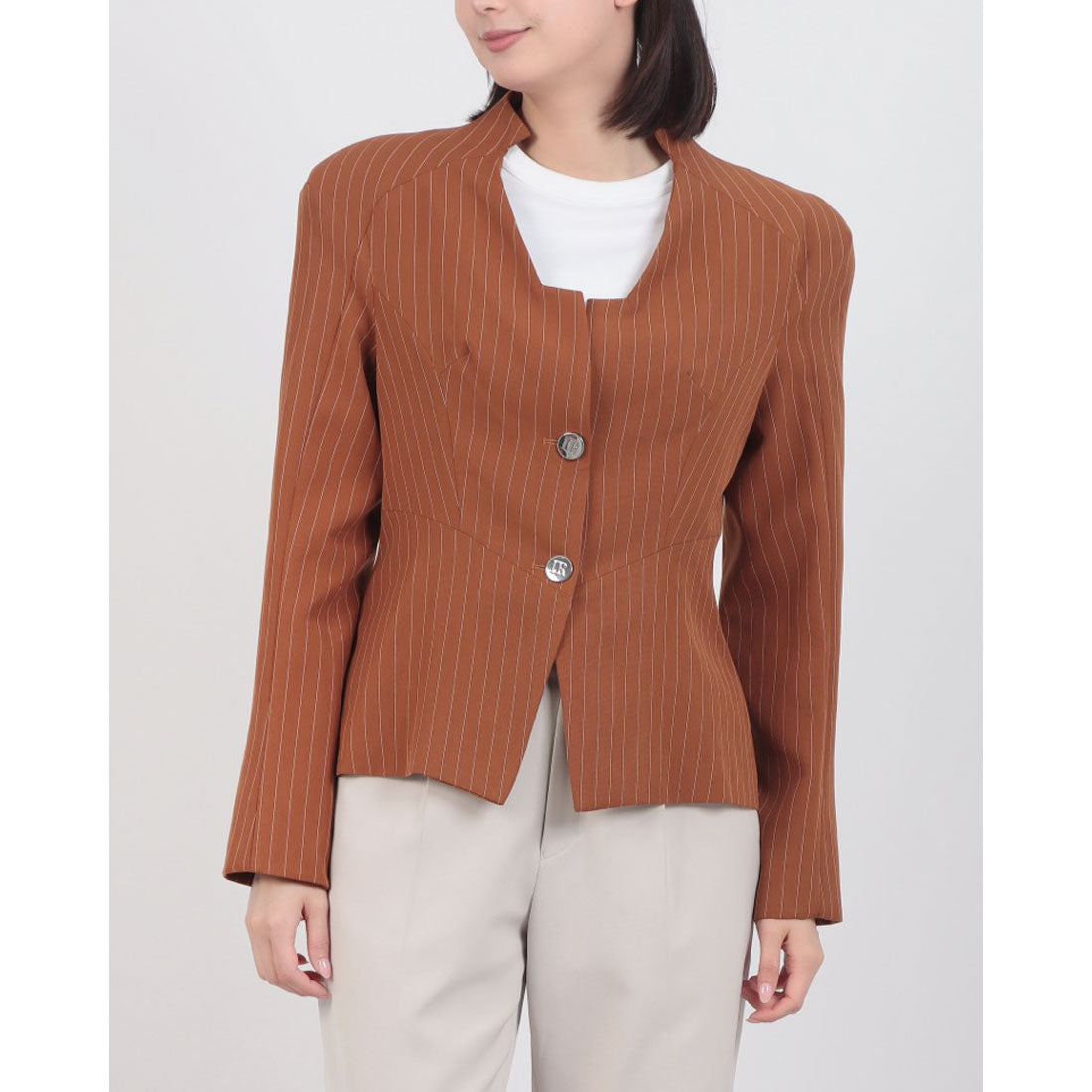 デニーローズ DENNY ROSE ネックデザイン ピンストライプジャケット （BROWN） BROWN