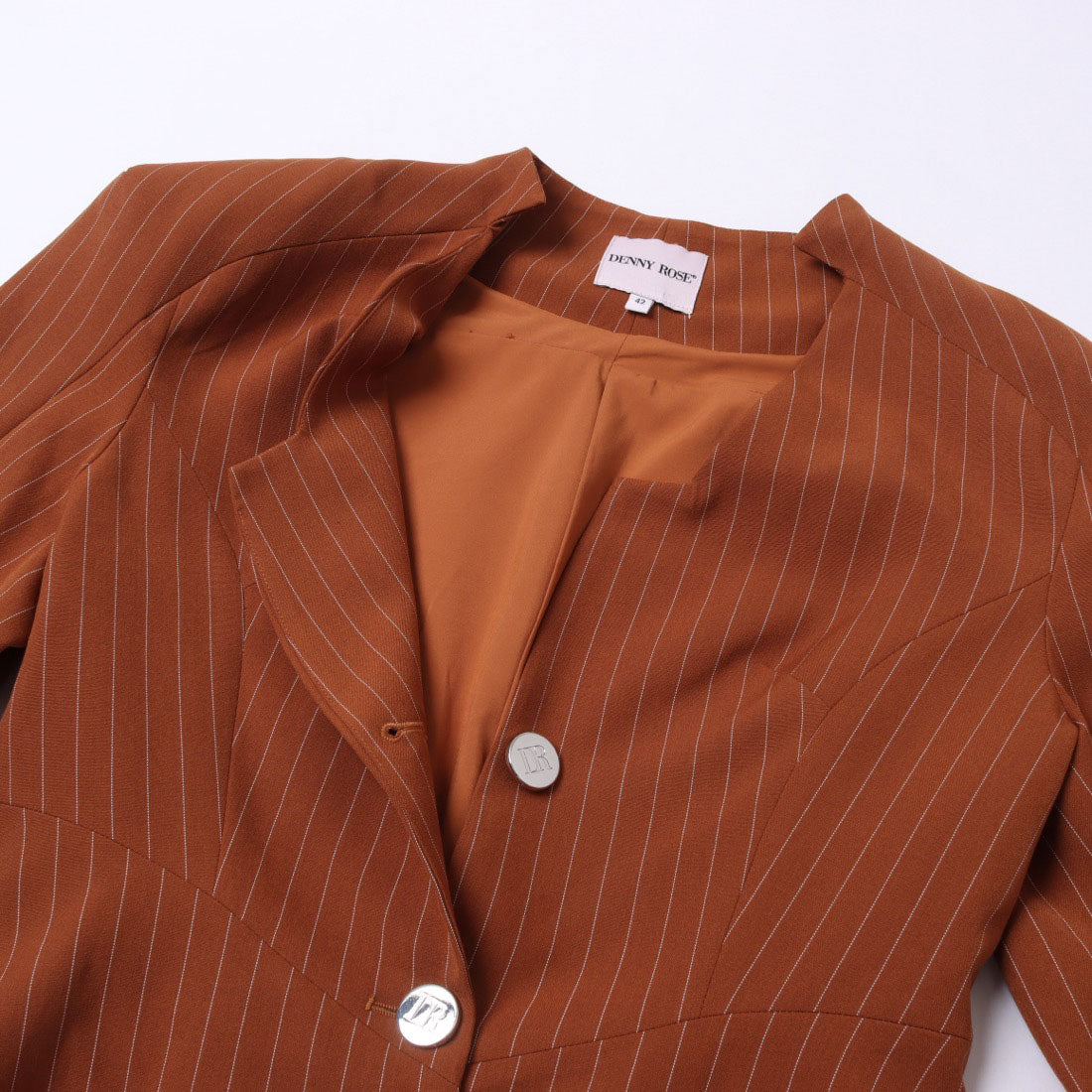 デニーローズ DENNY ROSE ネックデザイン ピンストライプジャケット （BROWN） BROWN