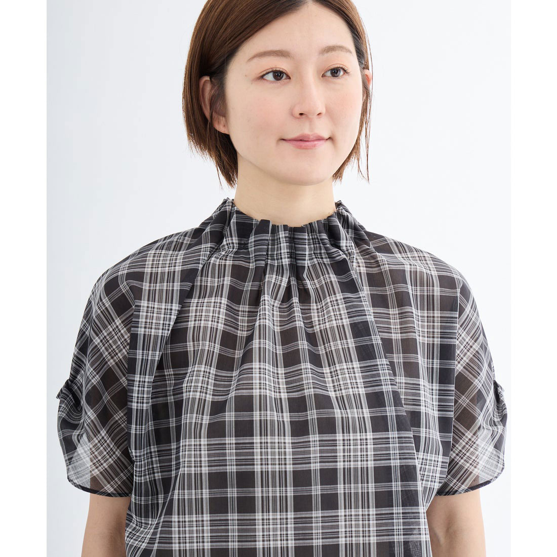 ダブルフェーストーキョー Doubleface Tokyo シアーチェックギャザーネックブラウス【日本製】 （ブラック系） ブラック系