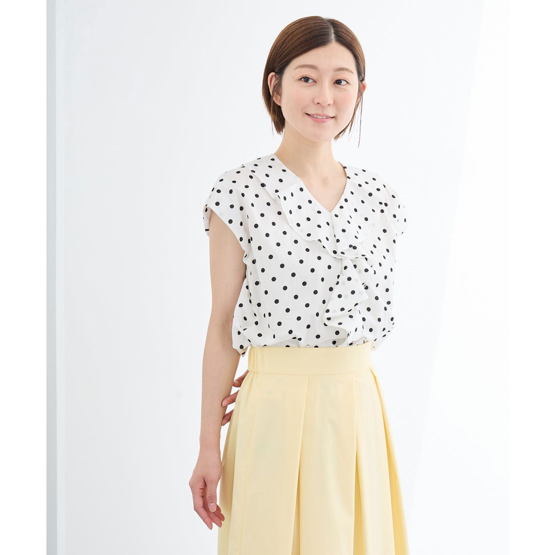 ダブルフェーストーキョー Doubleface Tokyo ドットプリントラッフルブラウス【日本製】 （オフ×ブラック） オフ×ブラック